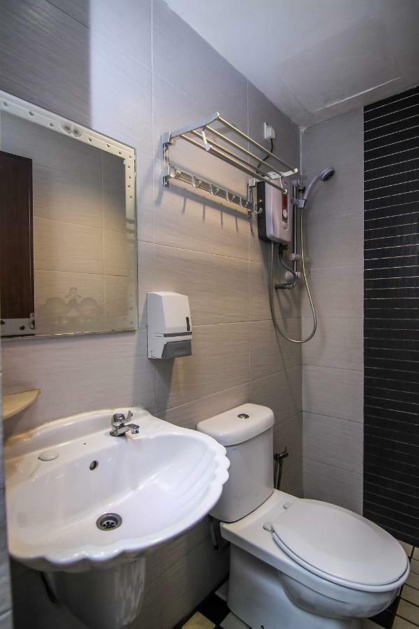 Rose Cottage Hotel Taman Impian Senai Johor Bahru Exterior foto